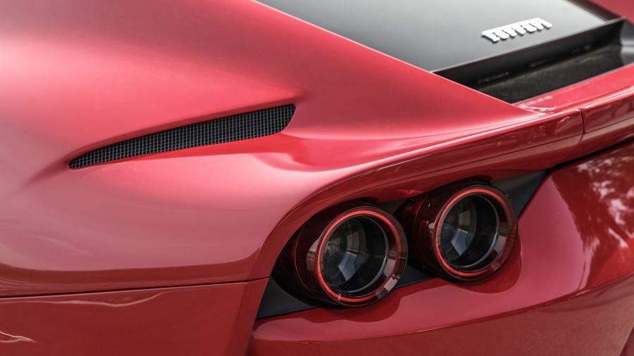 Детали экстерьера Ferrari 812 Superfast 2017 года  (фото 60 из 91)